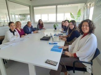 Los gitanos de Cantabria presentan su intenso trabajo en materia de salud en el IDIVAL para establecer líneas de colaboración