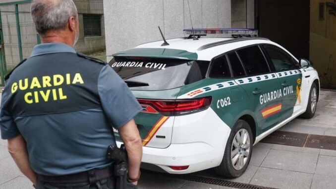 La Guardia Civil ha detenido a un hombre que intentaba robar un vehículo