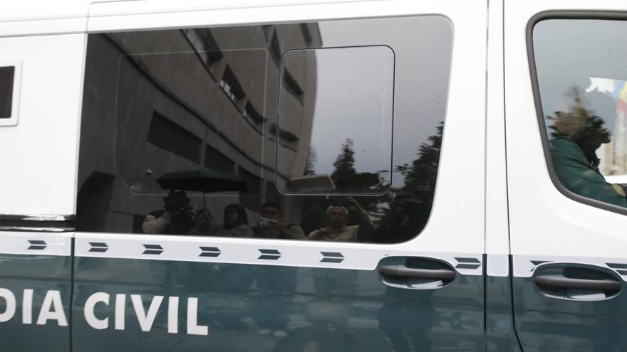 El matrimonio (ya en prisión) que tuvo cuatro años encerrados a sus hijos en Oviedo compraba montones de medicinas por internet para tratarles contra el TDA