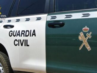 La Guardia Civil detiene a un varón por amenazar con un hacha a unos jóvenes