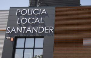 La Policía Local de Santander retira furgoneta por falsedad documental en tarjeta de ITV