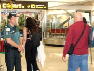 Un hombre con orden de detención e ingreso en prisión es detectado en el aeropuerto de Santander